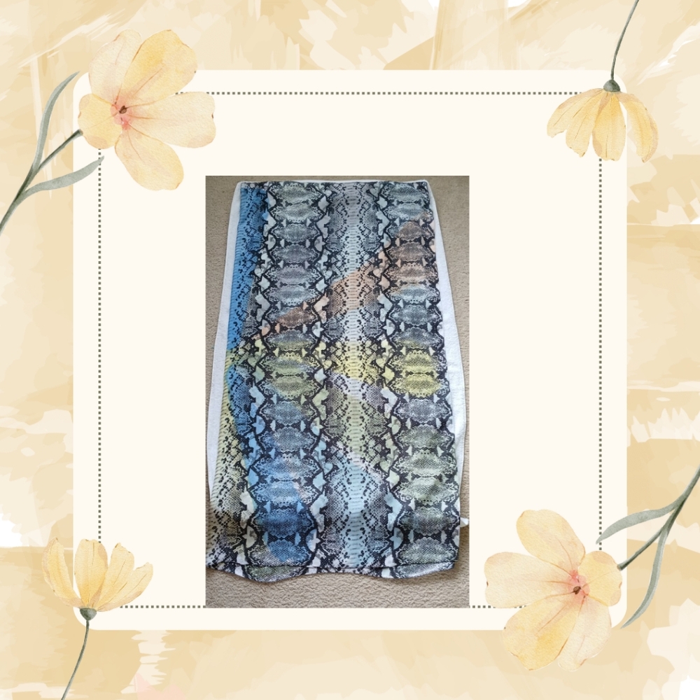 Stylish Snake Print Scarf